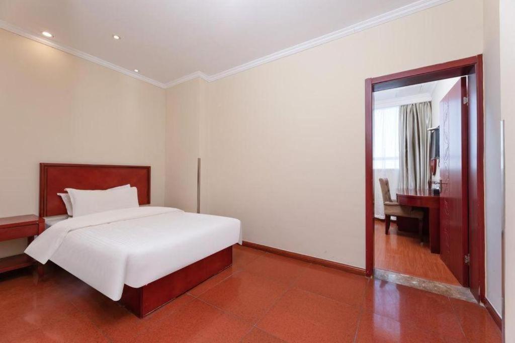 Greentree Inn Suzhou Railway Station North Square Haobainian Wedding Dress City Express Hotel Zewnętrze zdjęcie